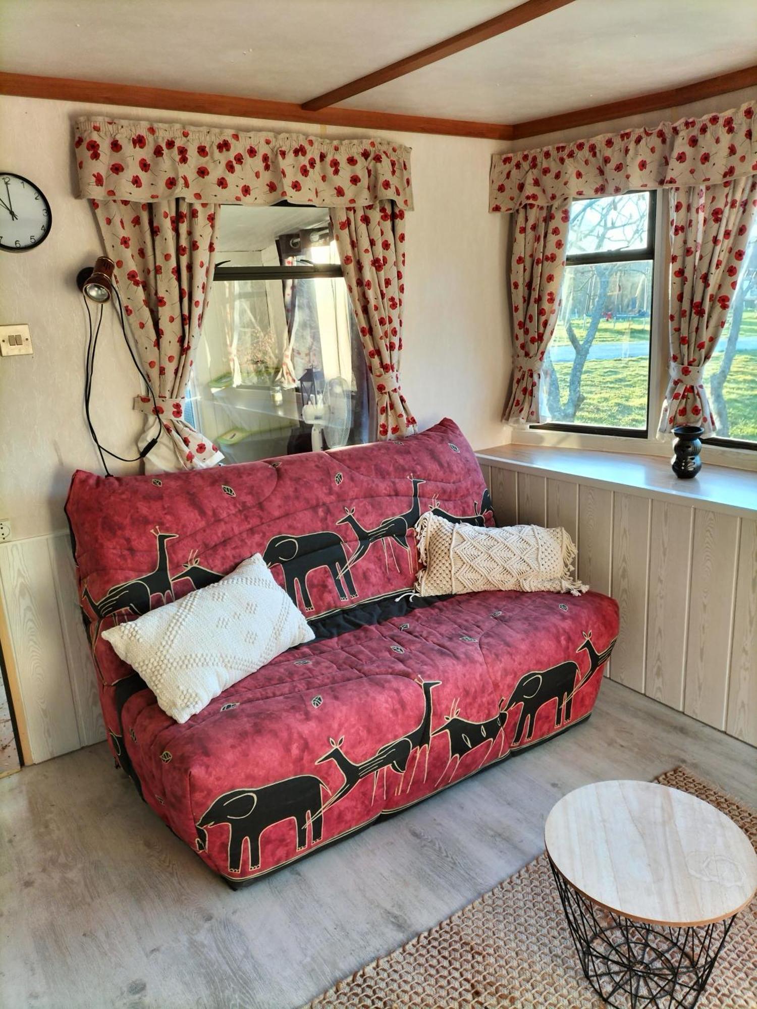 Tiny House Pensionat Saint-Vallier  Eksteriør billede